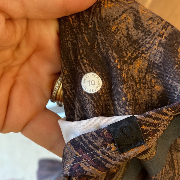 RARE LULULEMON LAB Esker tights size 10, reflective strips, Lava print, Luxtreme - Picture 9 of 10